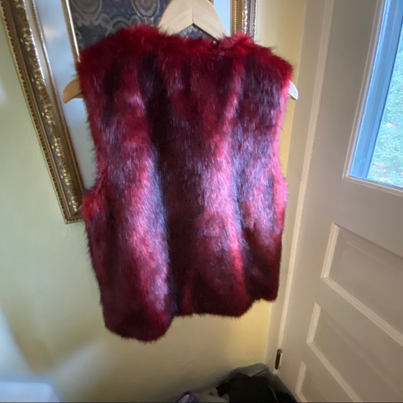 XXI wine faux fur zip-up vest - Picture 2 of 6